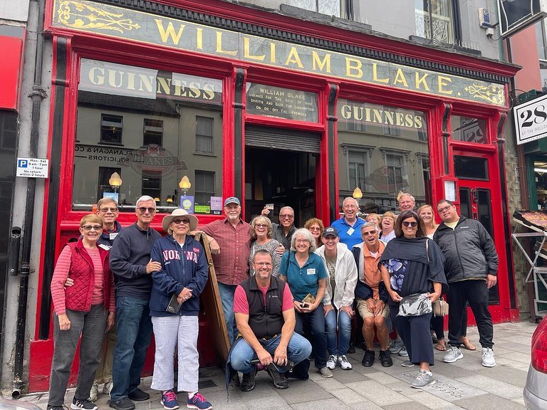 A group outside Blakes of the Hollow Pub